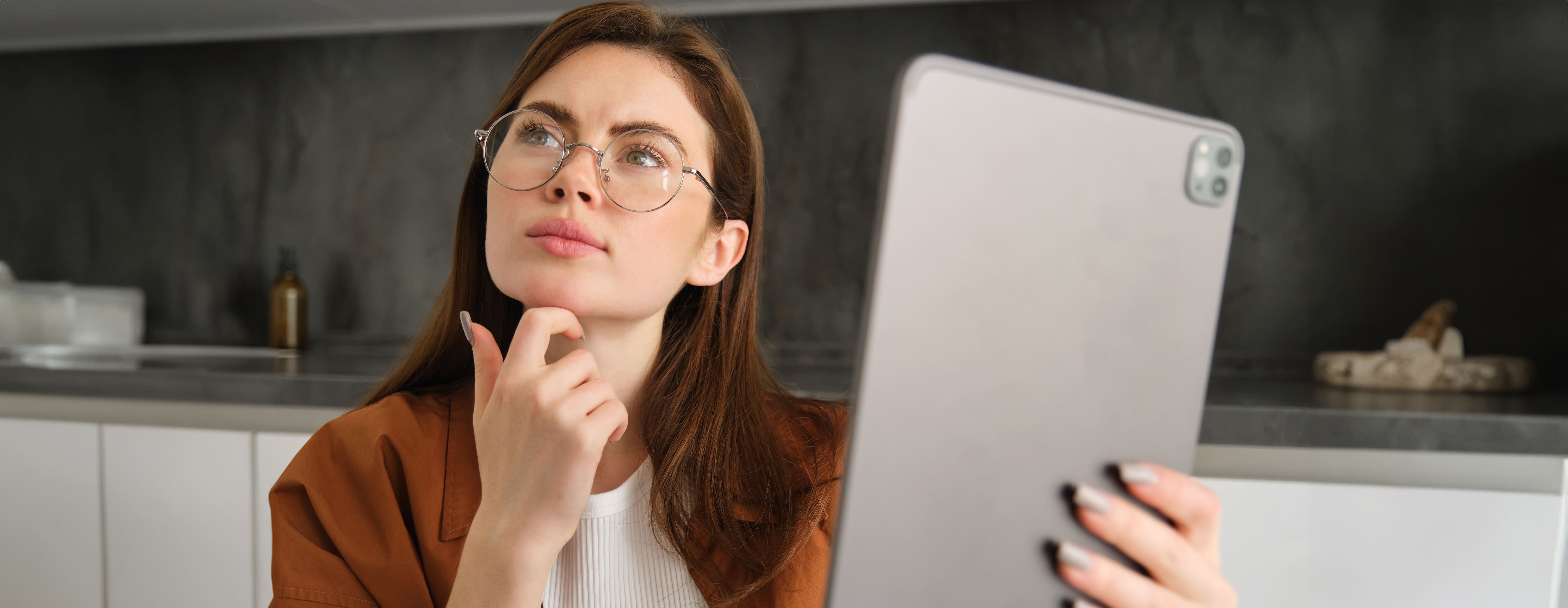 Woman using Houspector on tablet